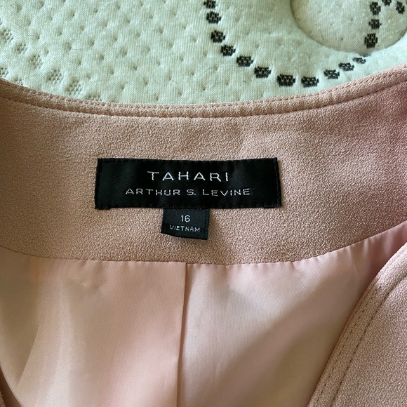 Suit - Picture 4 of 5